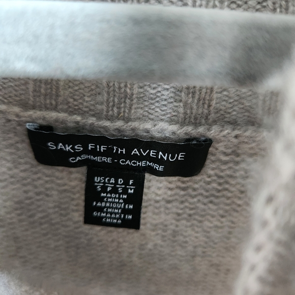 Saks Fifth Avenue Long Cashmere Sweater Size Small - Picture 5 of 9
